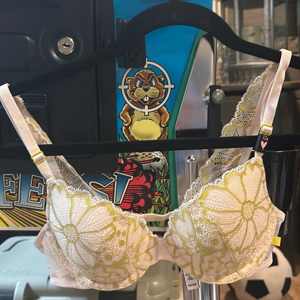 Victoria secret’s lightly lined bra.